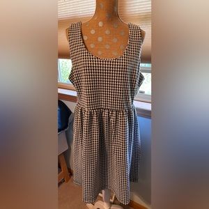 Super cute Blk/white check sun dress.
